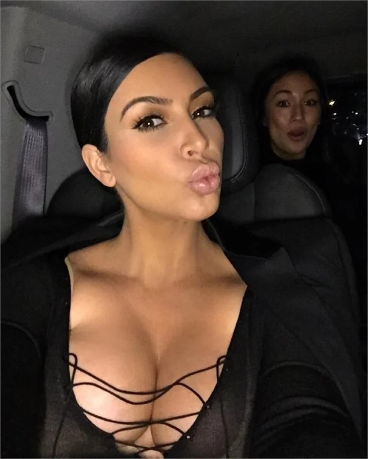 Kim Kardashian Ermenistan için dua istedi