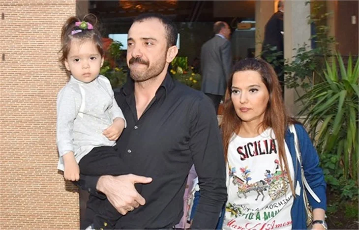 "Hira, Demet'in kopyası gibi"