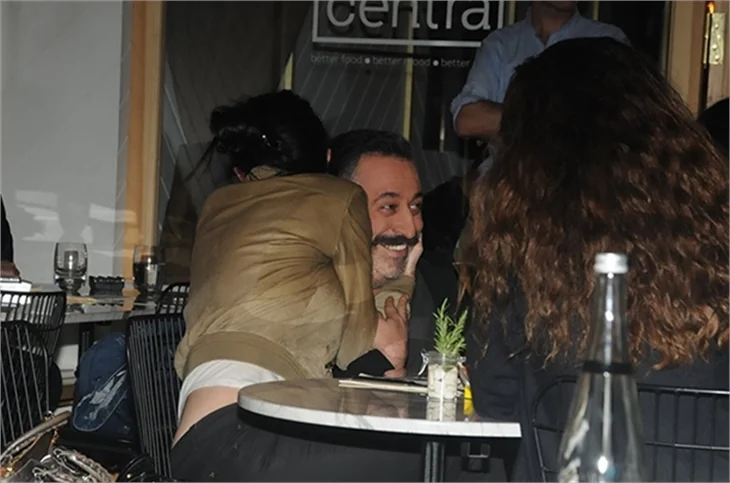 Cem Yılmaz ve Hande Ataizi’nin şaşırtan samimiyeti