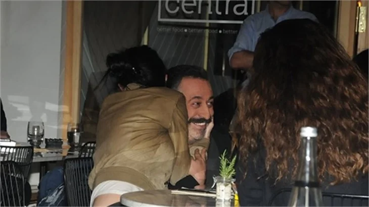 Cem Yılmaz ve Hande Ataizi’nin şaşırtan samimiyeti