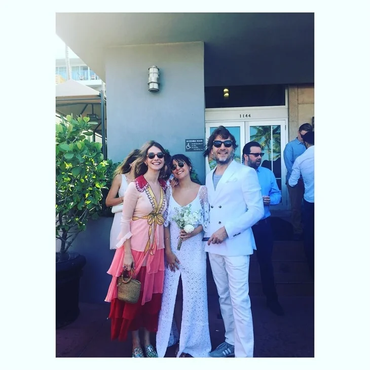 Ünlü şarkıcı Miami'de evlendi!