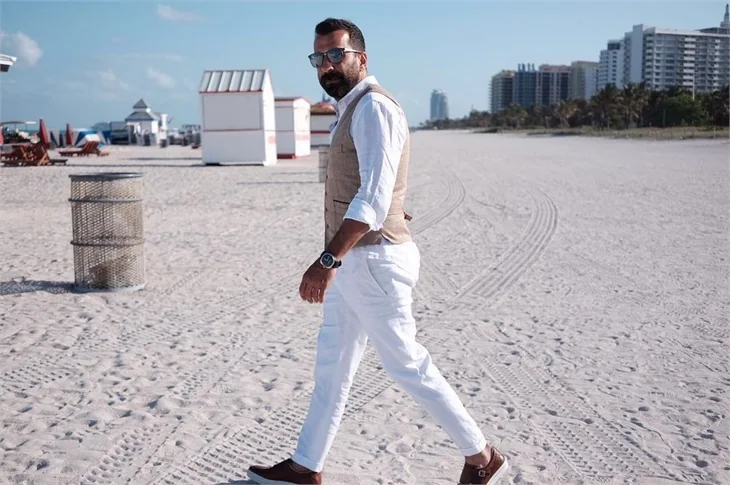 Ünlü şarkıcı Miami'de evlendi!