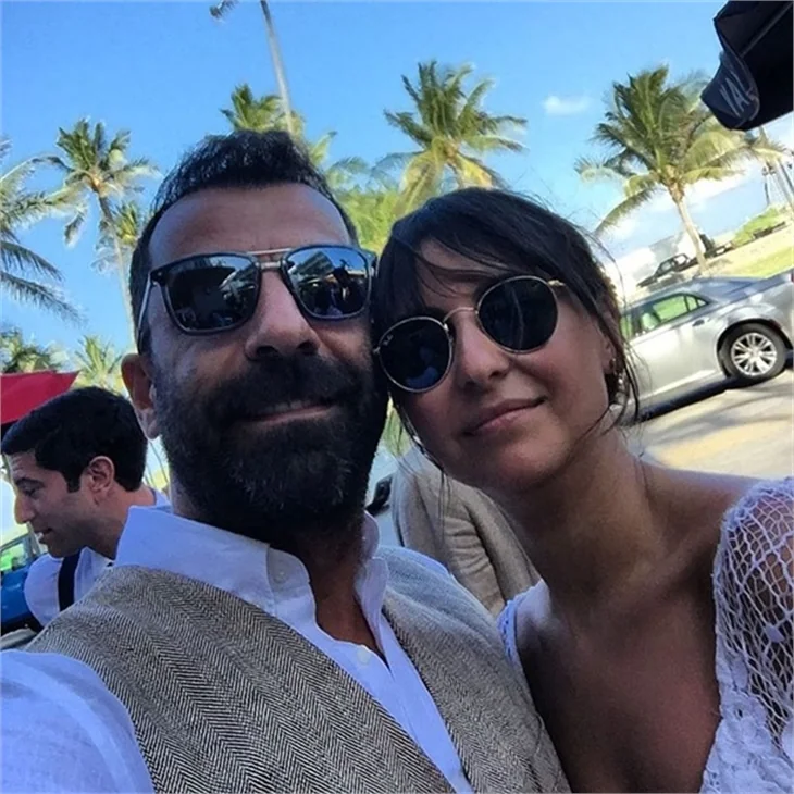 Ünlü şarkıcı Miami'de evlendi!