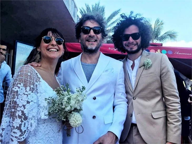 Ünlü şarkıcı Miami'de evlendi!