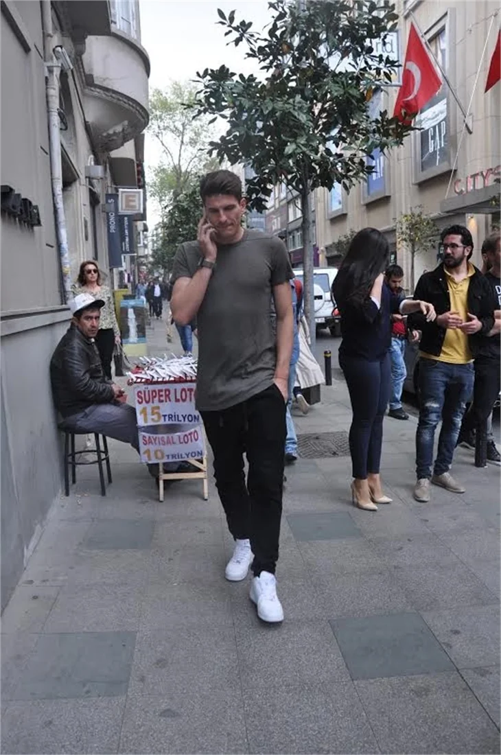 Beşiktaşlı Mario Gomez'den Türk usulü selamlama!