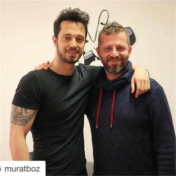 Murat Boz abisinin kanatları altında!