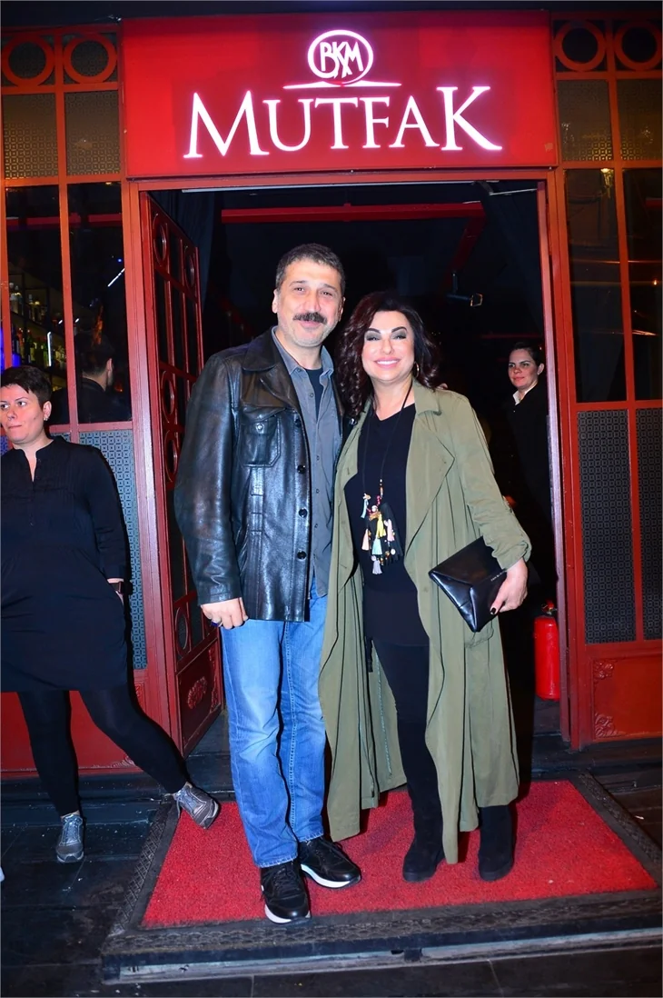 Ünlüleri bir araya getiren davet!