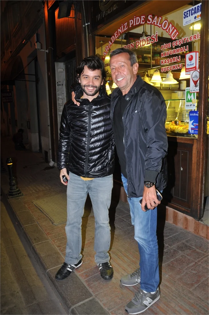 Celal Çapa ve oğlu Emre Çapa'nın yemek keyfi!