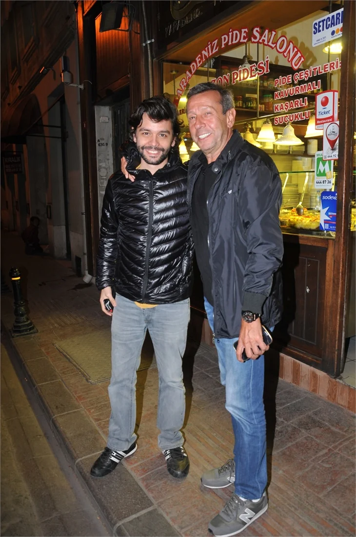 Celal Çapa ve oğlu Emre Çapa'nın yemek keyfi!