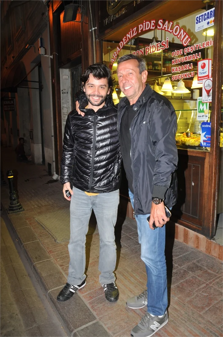 Celal Çapa ve oğlu Emre Çapa'nın yemek keyfi!