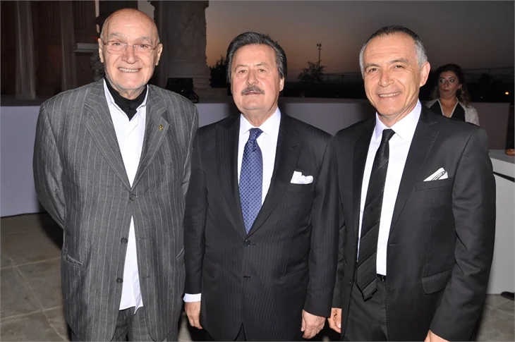 Kıbrıs'ta muhteşem düğün! Tuğana–Doruk Kaya çifti evlendi!