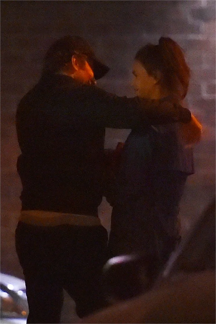 Bradley Cooper ile Irina Shayk sokak ortasında aşka geldi!