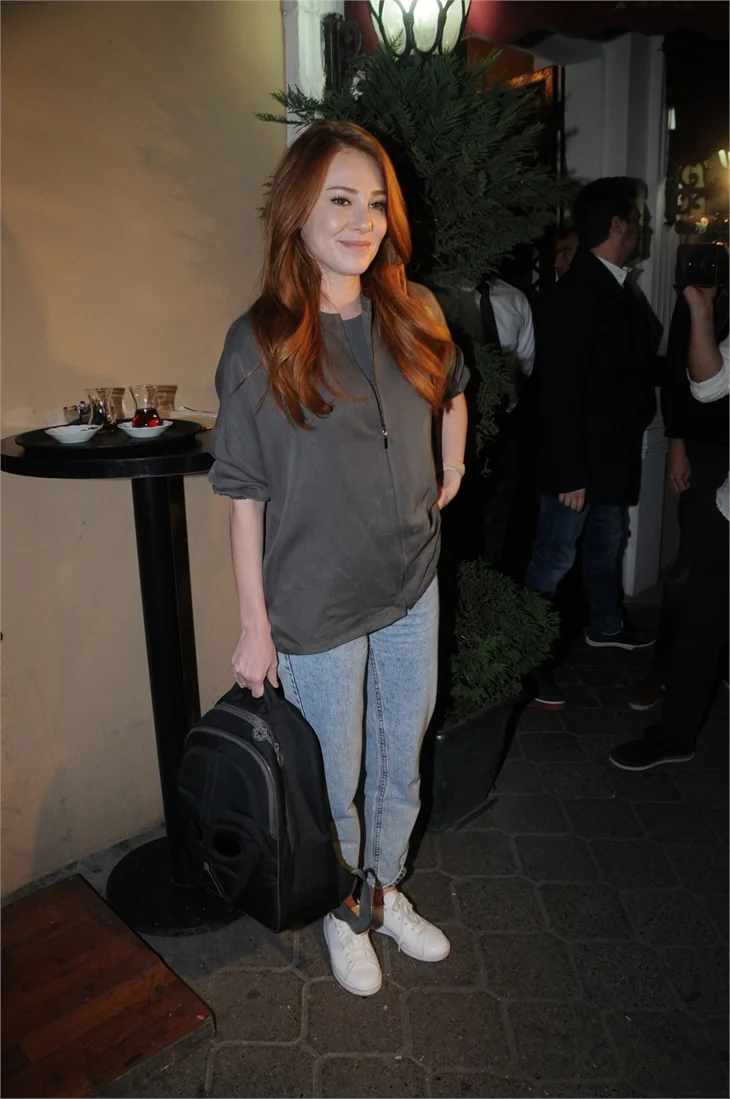 Elçin Sangu: Bikinili görüntülenmekten korkuyorum!