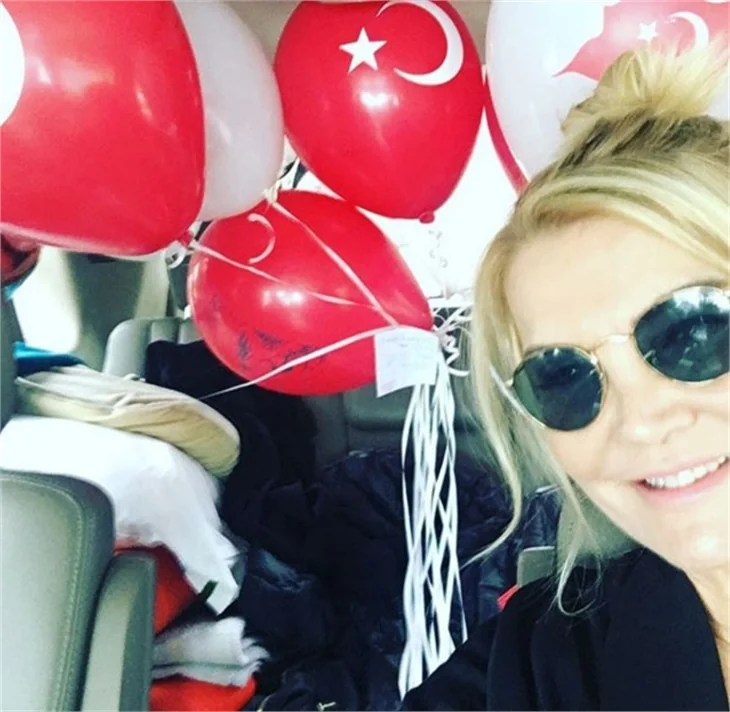 Ünlülerin 23 Nisan Ulusal Egemenlik ve Çocuk Bayramı paylaşımları