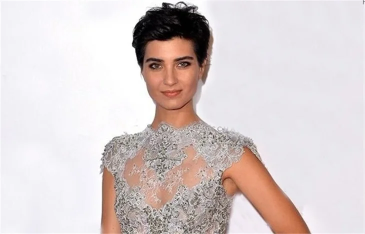 Tuba Büyüküstün'ün yeni filminden ilk kare geldi!