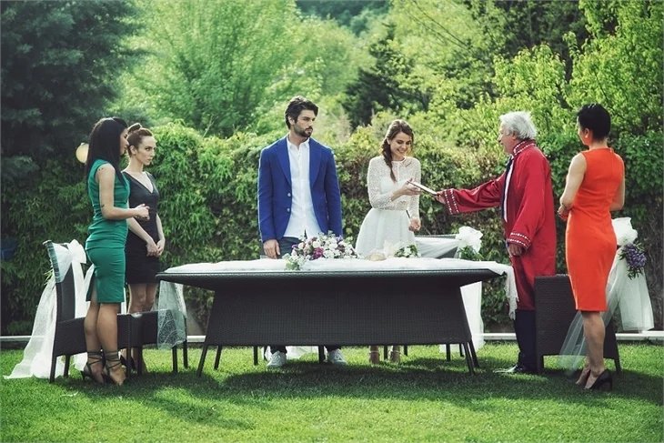 Kış Güneşi'nde Efe ile Seda nikah masasında!