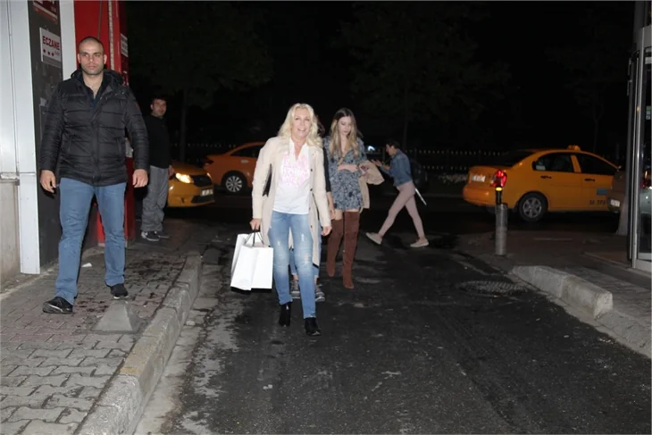 Kiralık Aşk birarada! Onur Büyüktopçu'nun doğum gününü kutladılar!