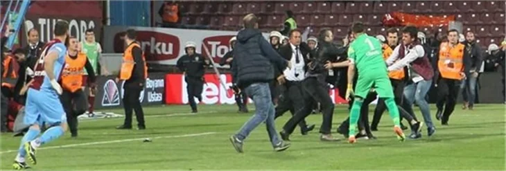 Trabzonspor-Fenerbahçe maçında olay dünya medyasında manşet oldu!