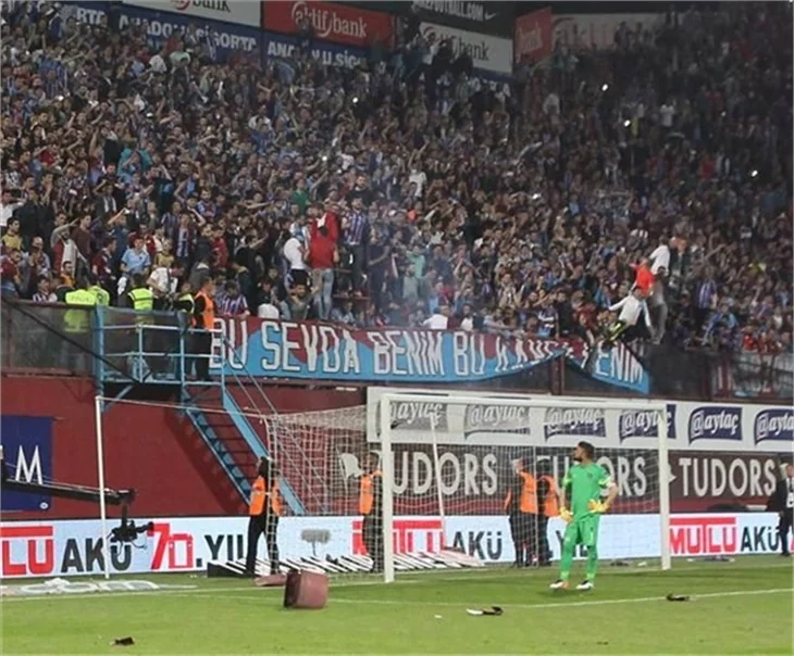 Trabzonspor-Fenerbahçe maçında olay dünya medyasında manşet oldu!
