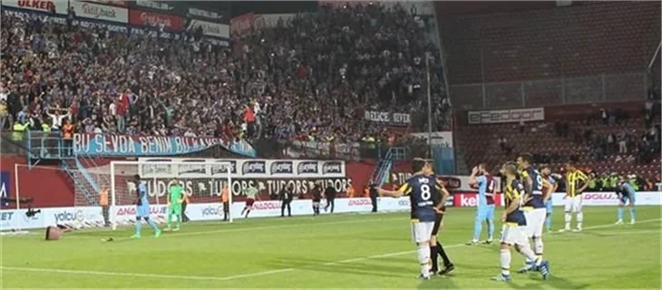 Trabzonspor-Fenerbahçe maçında olay dünya medyasında manşet oldu!