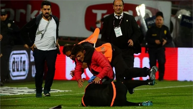 Trabzonspor-Fenerbahçe maçında olay dünya medyasında manşet oldu!