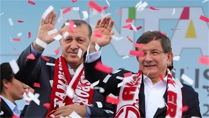 Türkü Turan'ın sevişme sahnesi Google'ı salladı