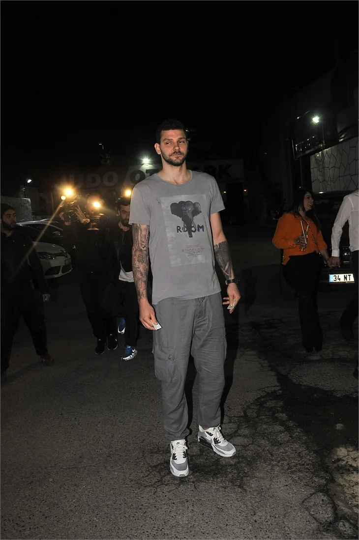 Galatasaraylı basketbolcuların şampiyonluk kutlaması!