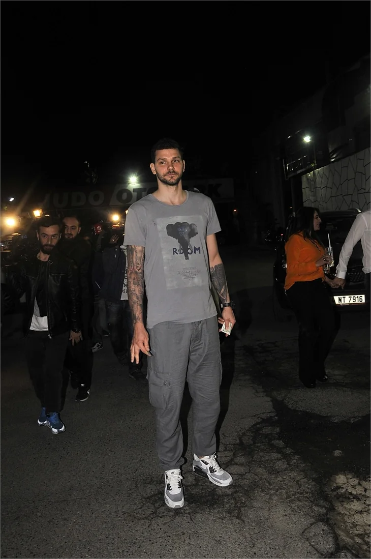 Galatasaraylı basketbolcuların şampiyonluk kutlaması!