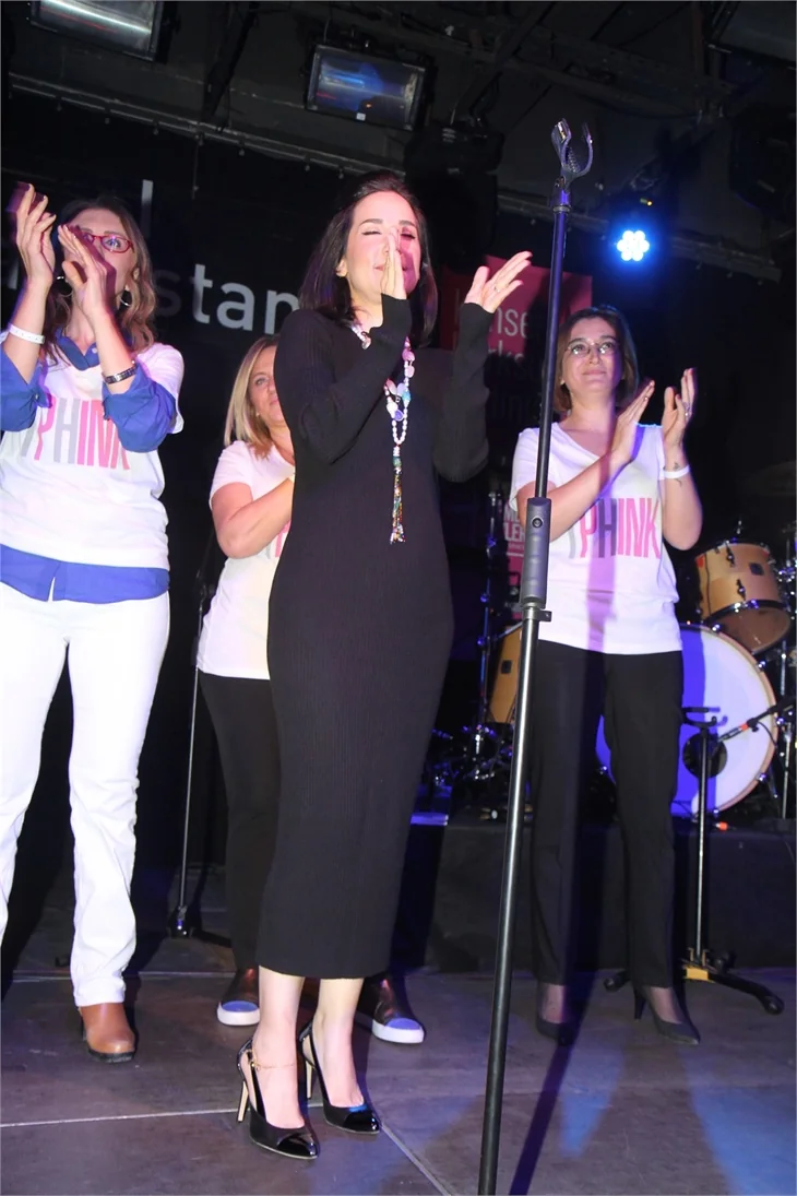 Kansere karşı şarkı söylediler!