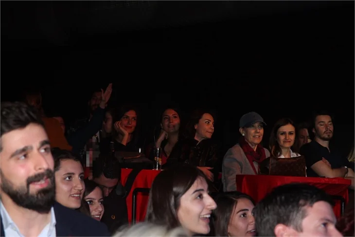 Kansere karşı şarkı söylediler!
