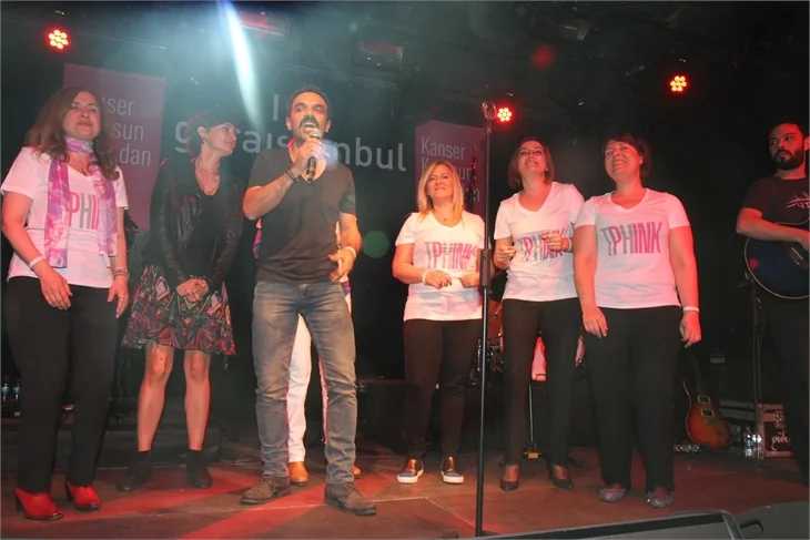 Kansere karşı şarkı söylediler!