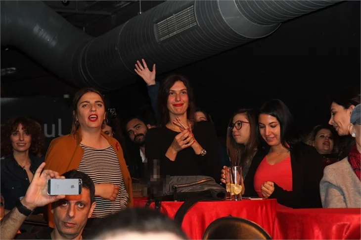 Kansere karşı şarkı söylediler!