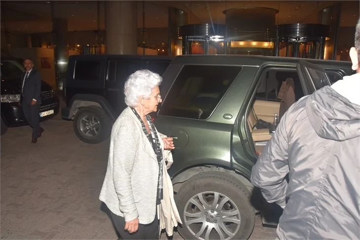 Beren Saat'ten Kenan Doğulu'ya tam destek!