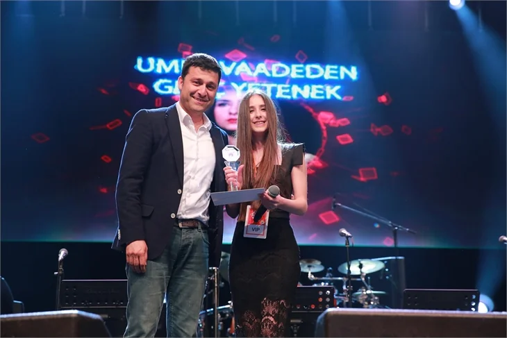 Liseler arası müzik yarışmasına ünlü akını!