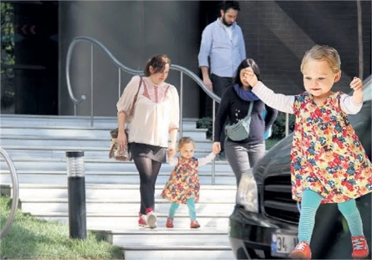Meryem Uzerli'nin kızı Lara ilk kez görüntülendi