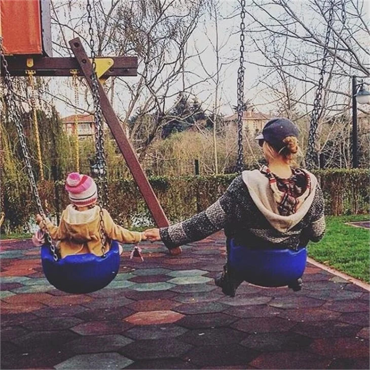 Meryem Uzerli'nin kızı Lara ilk kez görüntülendi