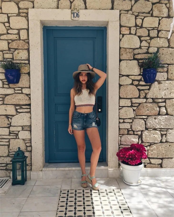 Hande Erçel tatile doymuyor!
