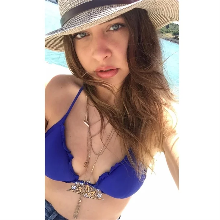 Hande Erçel tatile doymuyor!