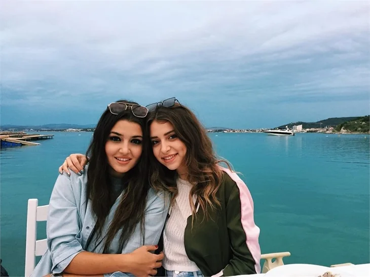 Hande Erçel tatile doymuyor!