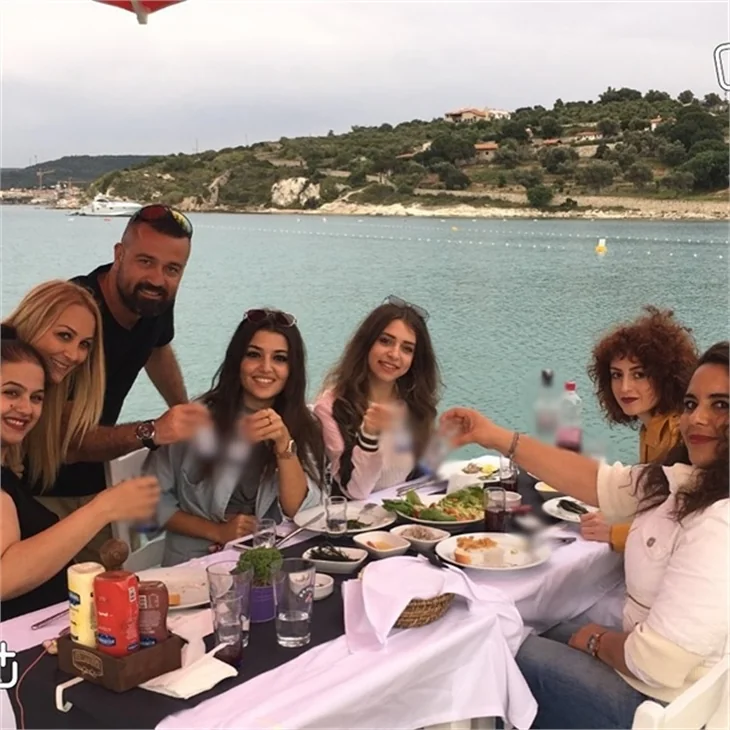 Hande Erçel tatile doymuyor!