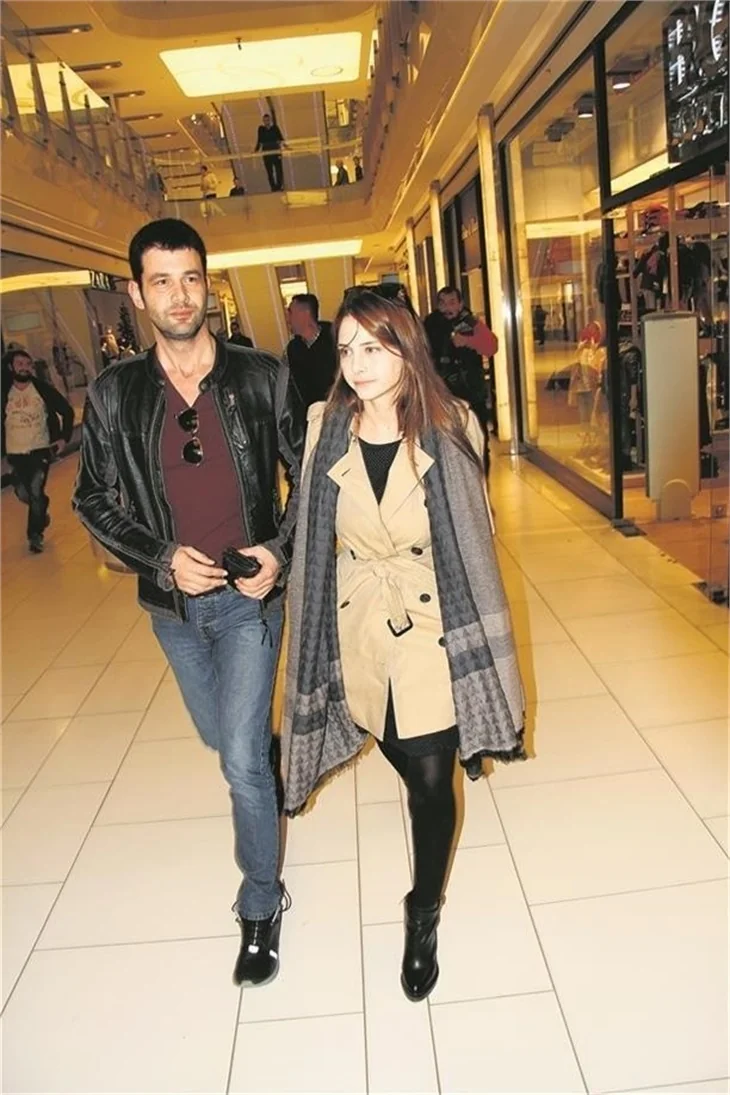 Keremcem ve Ezgi Asaroğlu aynı eve taşındı