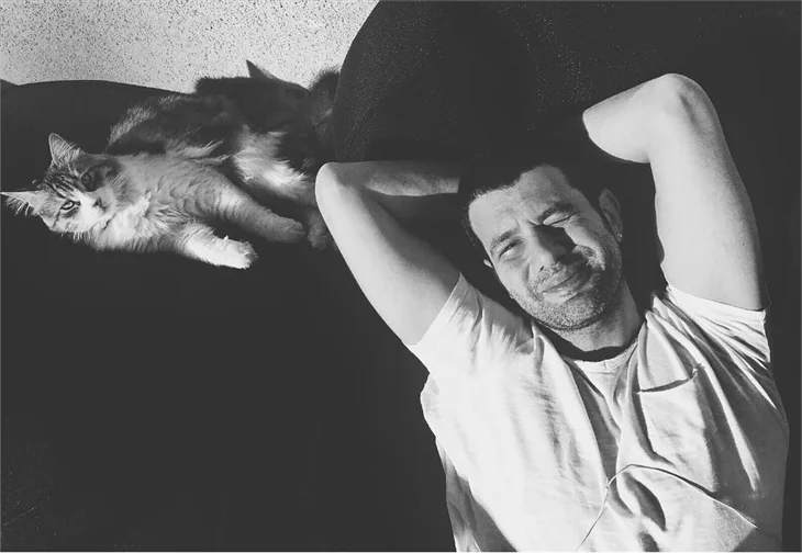 Keremcem ve Ezgi Asaroğlu aynı eve taşındı
