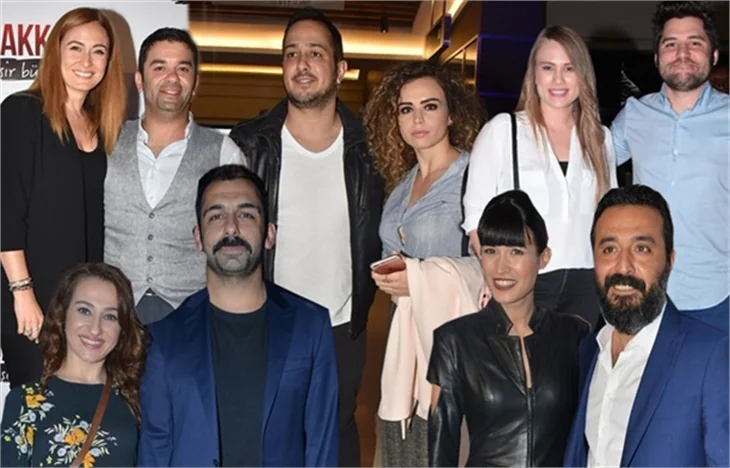 5 Dakkada Değişir Bütün İşler filminin galasında aşıklar geçidi