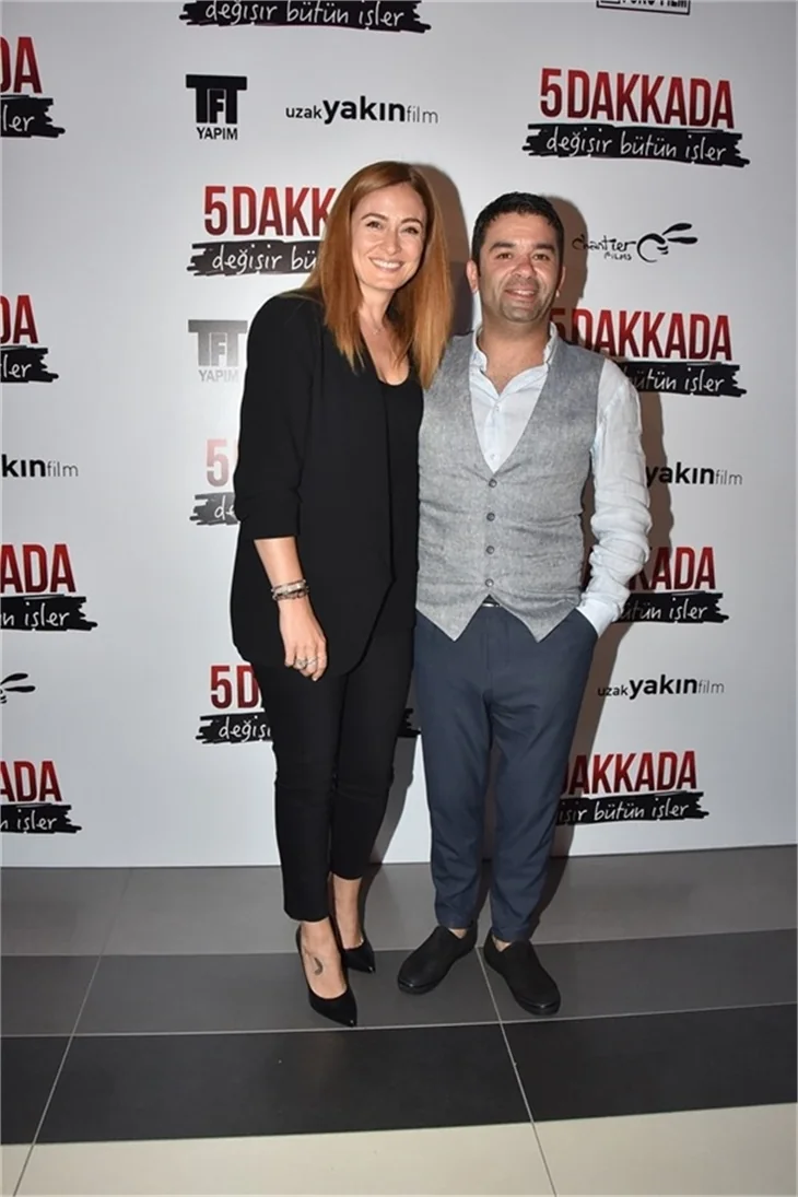 5 Dakkada Değişir Bütün İşler filminin galasında aşıklar geçidi