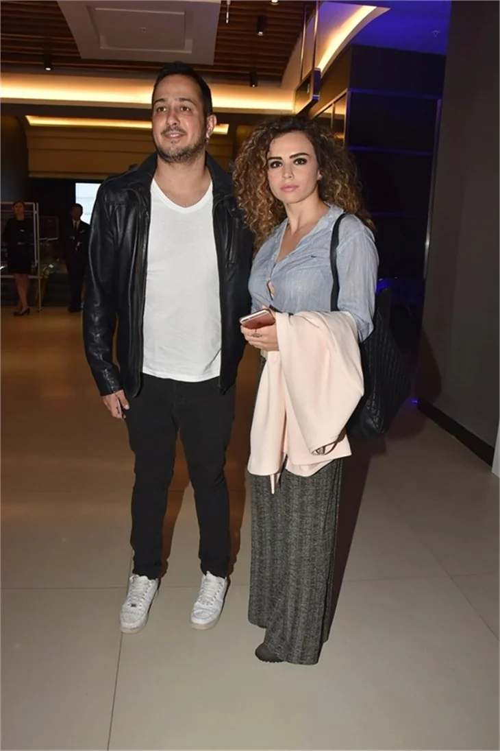 5 Dakkada Değişir Bütün İşler filminin galasında aşıklar geçidi