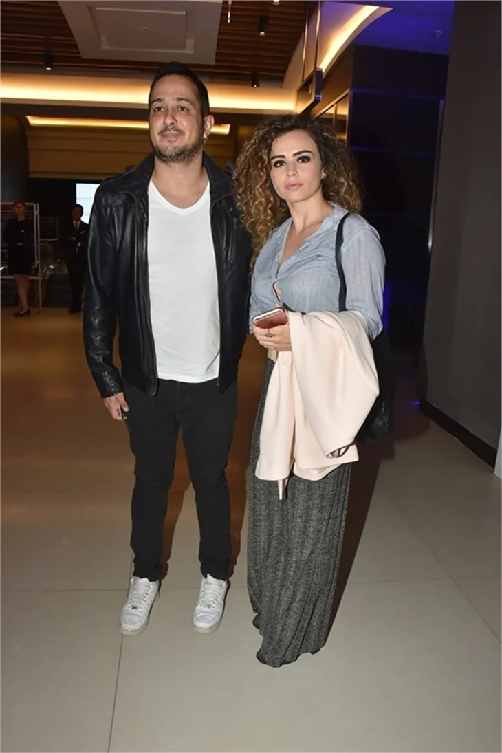 5 Dakkada Değişir Bütün İşler filminin galasında aşıklar geçidi
