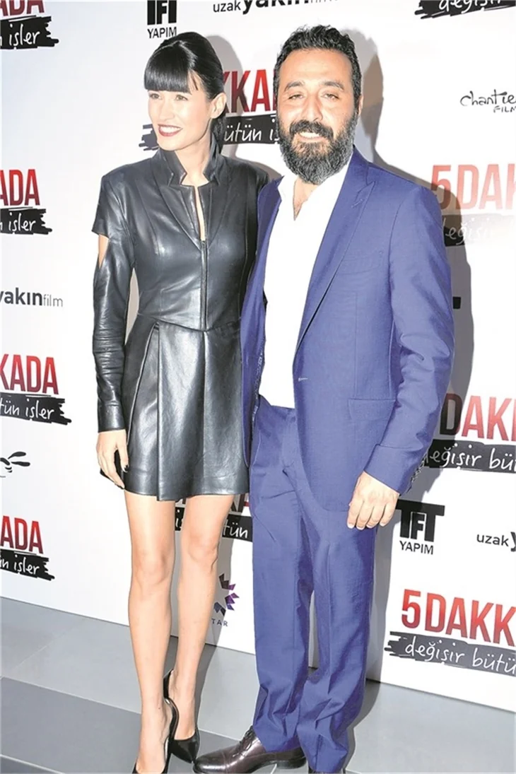 5 Dakkada Değişir Bütün İşler filminin galasında aşıklar geçidi