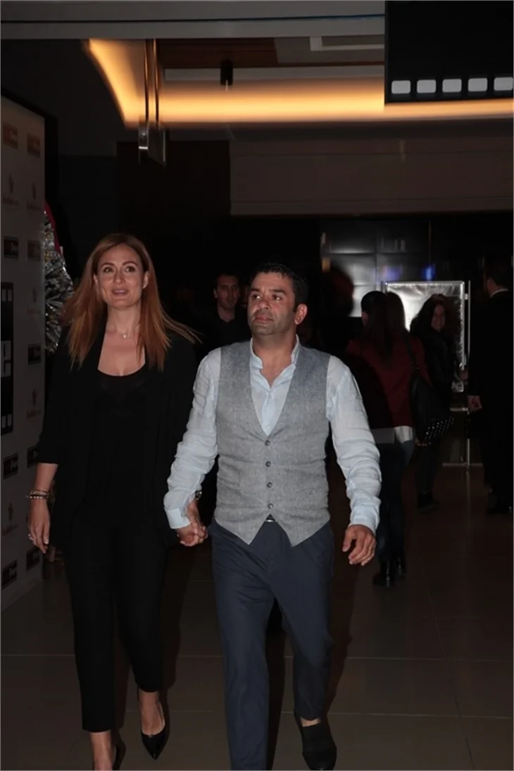 5 Dakkada Değişir Bütün İşler filminin galasında aşıklar geçidi