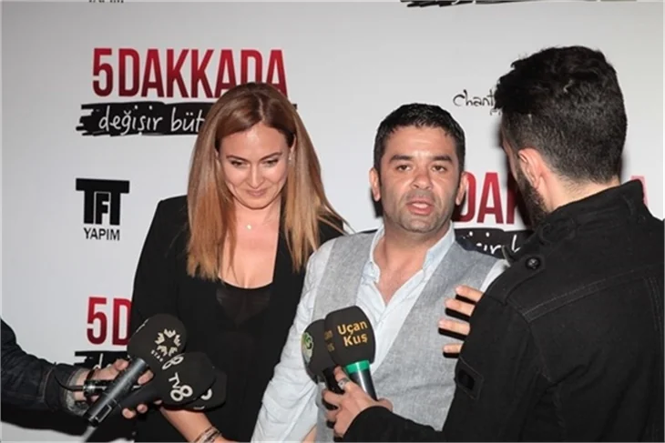 5 Dakkada Değişir Bütün İşler filminin galasında aşıklar geçidi
