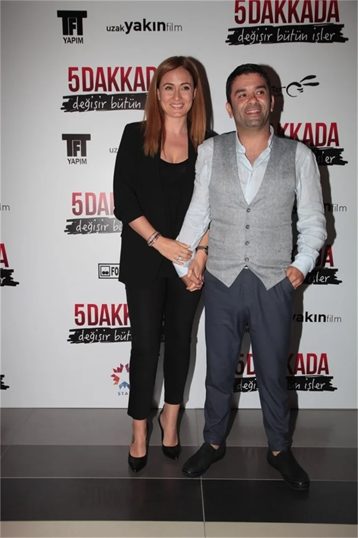 5 Dakkada Değişir Bütün İşler filminin galasında aşıklar geçidi